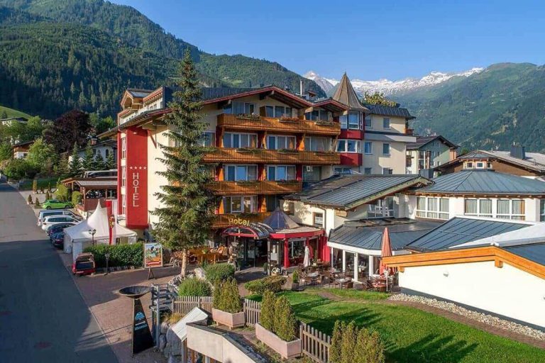 Vötter's 4* Hotel in Kaprun mit Bergblick, ideal für Familien- und Motorradurlaub.